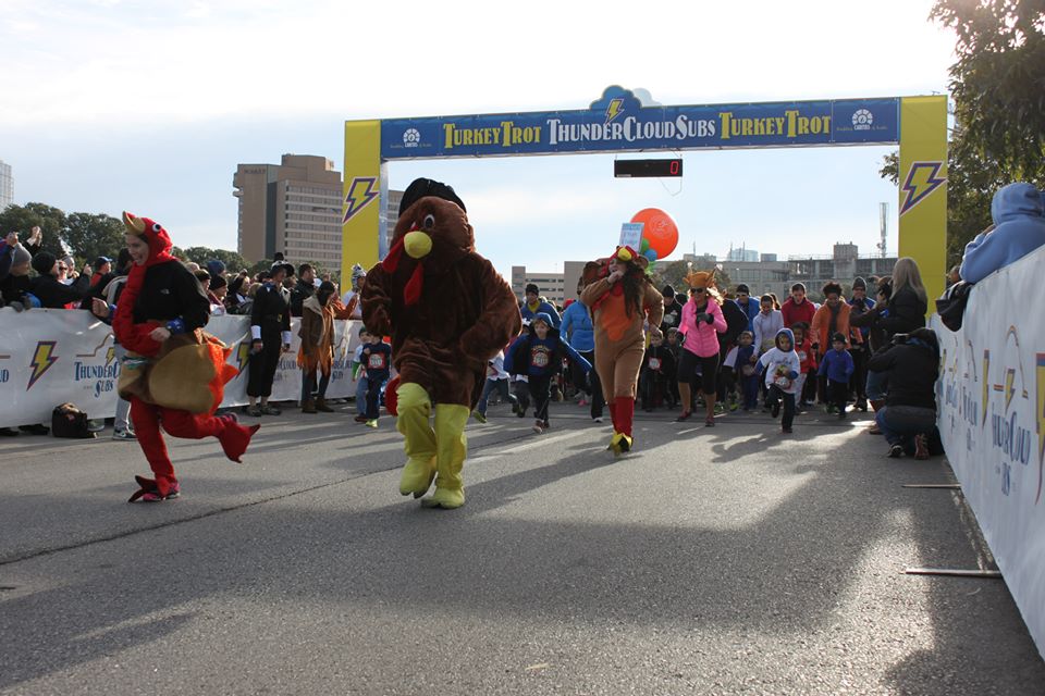 25th Annual ThunderCloud Subs Turkey Trot Do512 Family